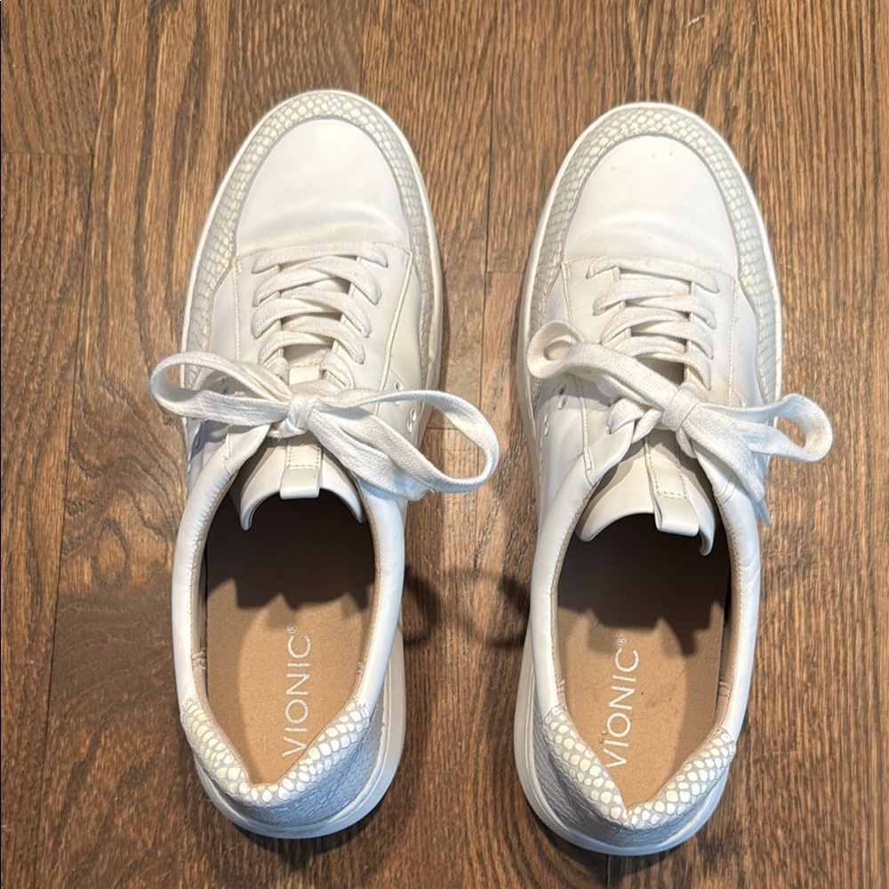 Vionic Women's White Leather Sneakers size 11